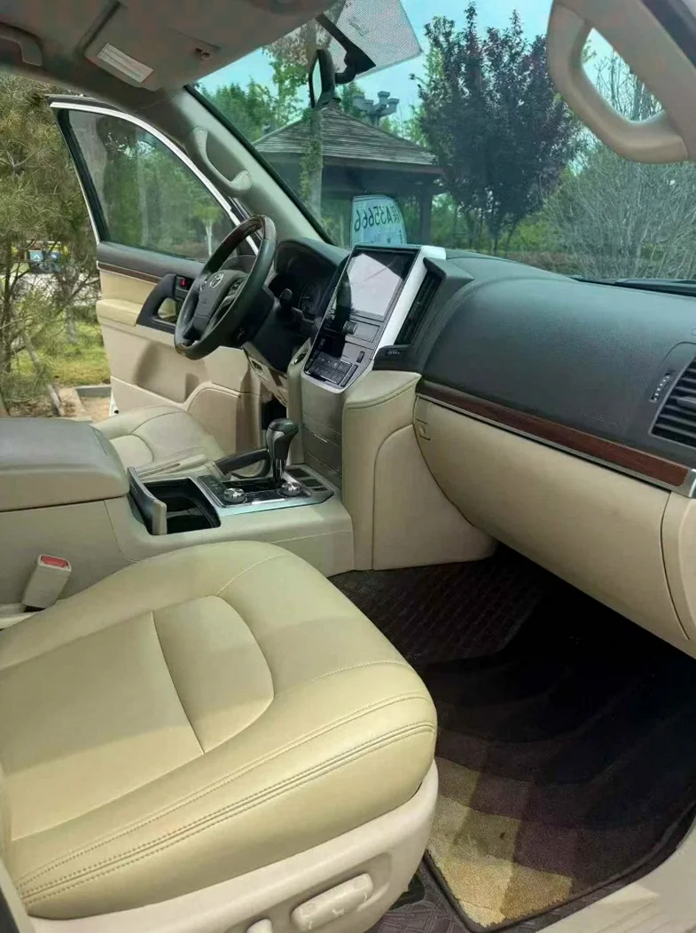 丰田兰德酷路泽 后面外观三