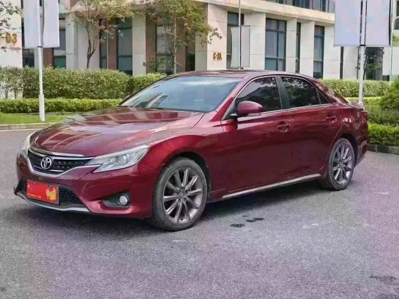 丰田锐志 正面外观二