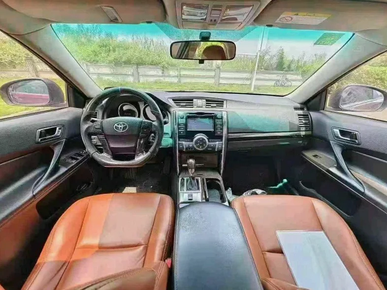 丰田锐志 正面外观三