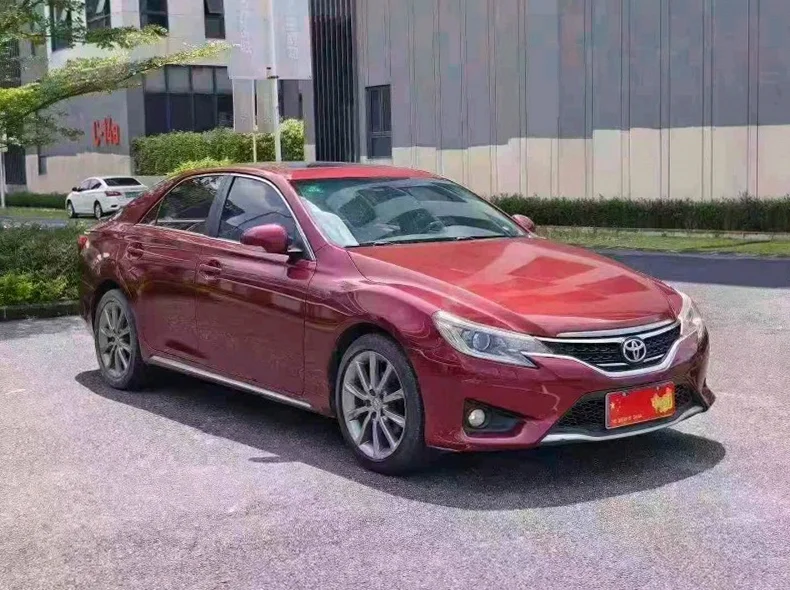 丰田锐志 驾驶室