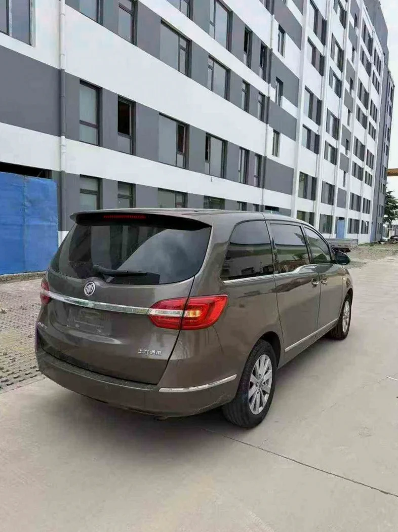 别克GL8 内饰前排