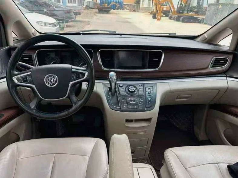 别克GL8 后面外观二