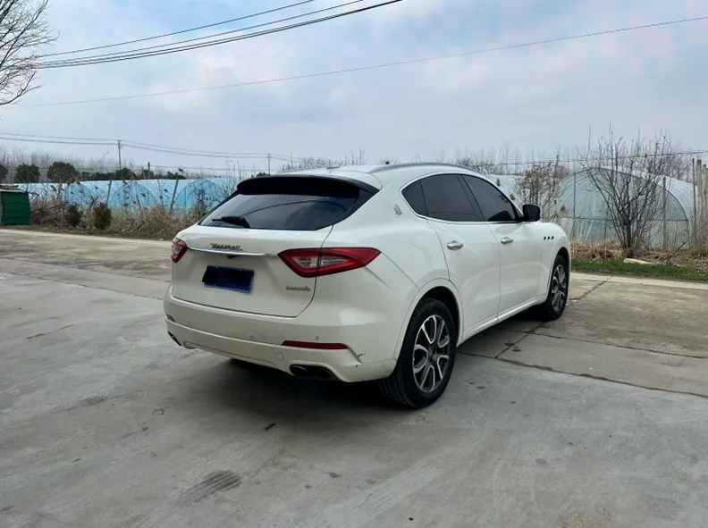 玛莎拉蒂Levante 后面外观一
