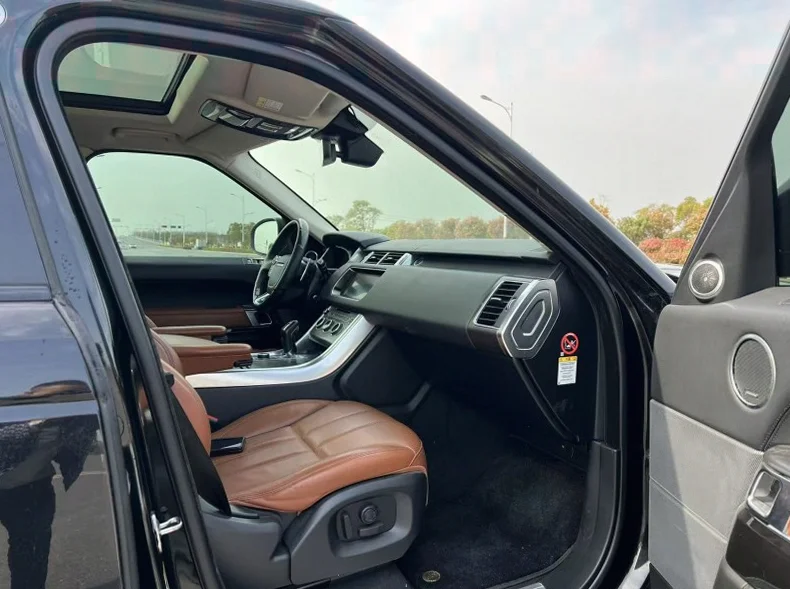 路虎揽胜运动 后面外观一