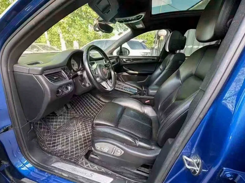 保时捷Macan 后面外观二