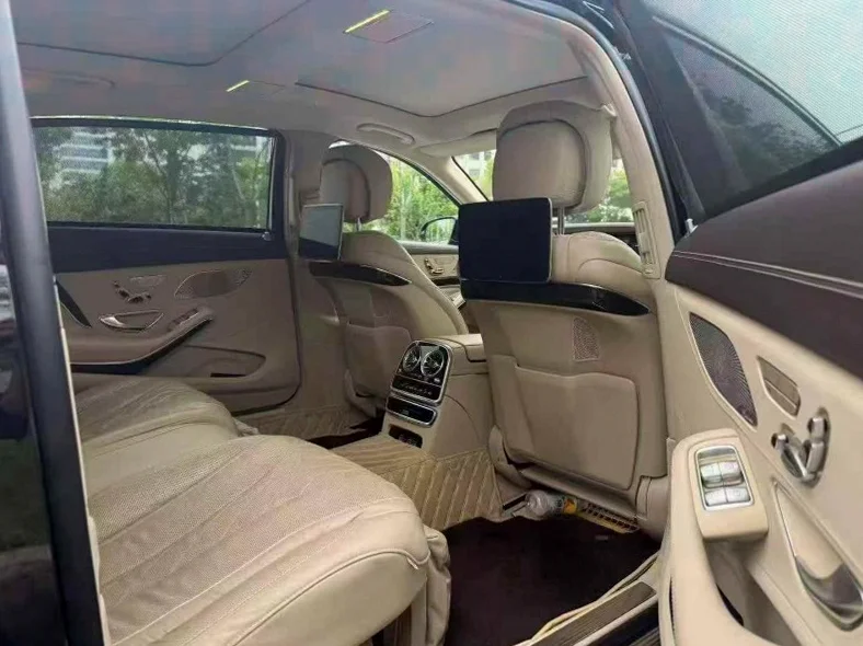 奔驰S 内饰前排