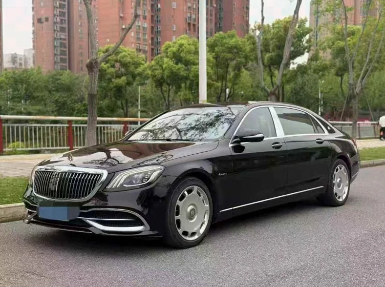 奔驰S 正面外观二