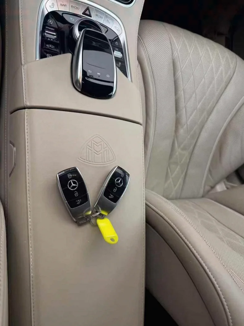 奔驰S 内饰后排