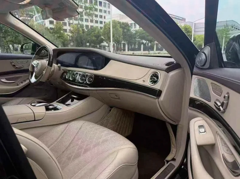 奔驰S 后面外观三