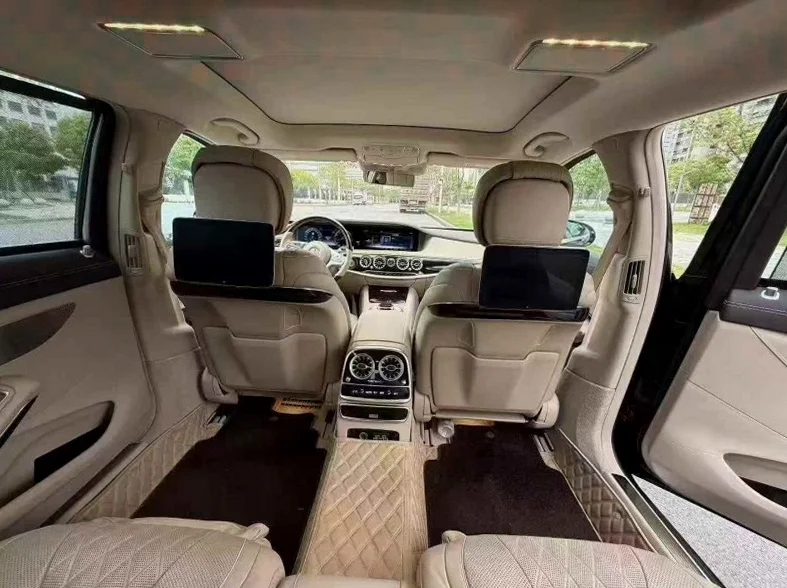 奔驰S 后面外观二