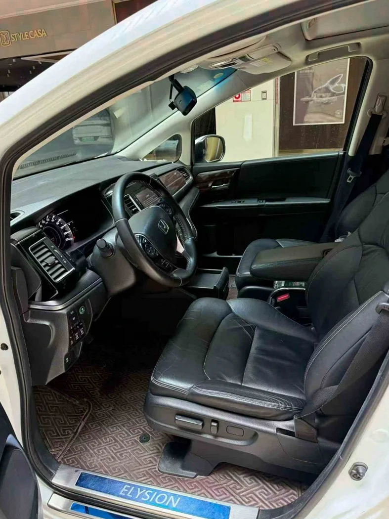 本田艾力绅 后面外观一