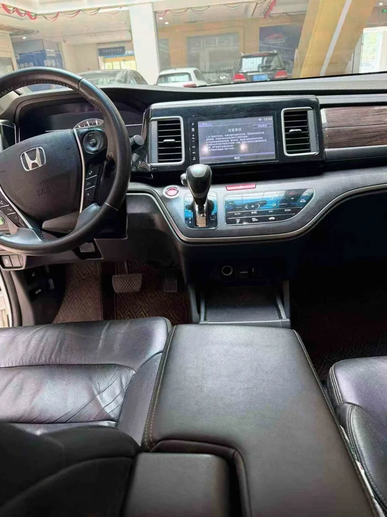 本田艾力绅 后面外观二