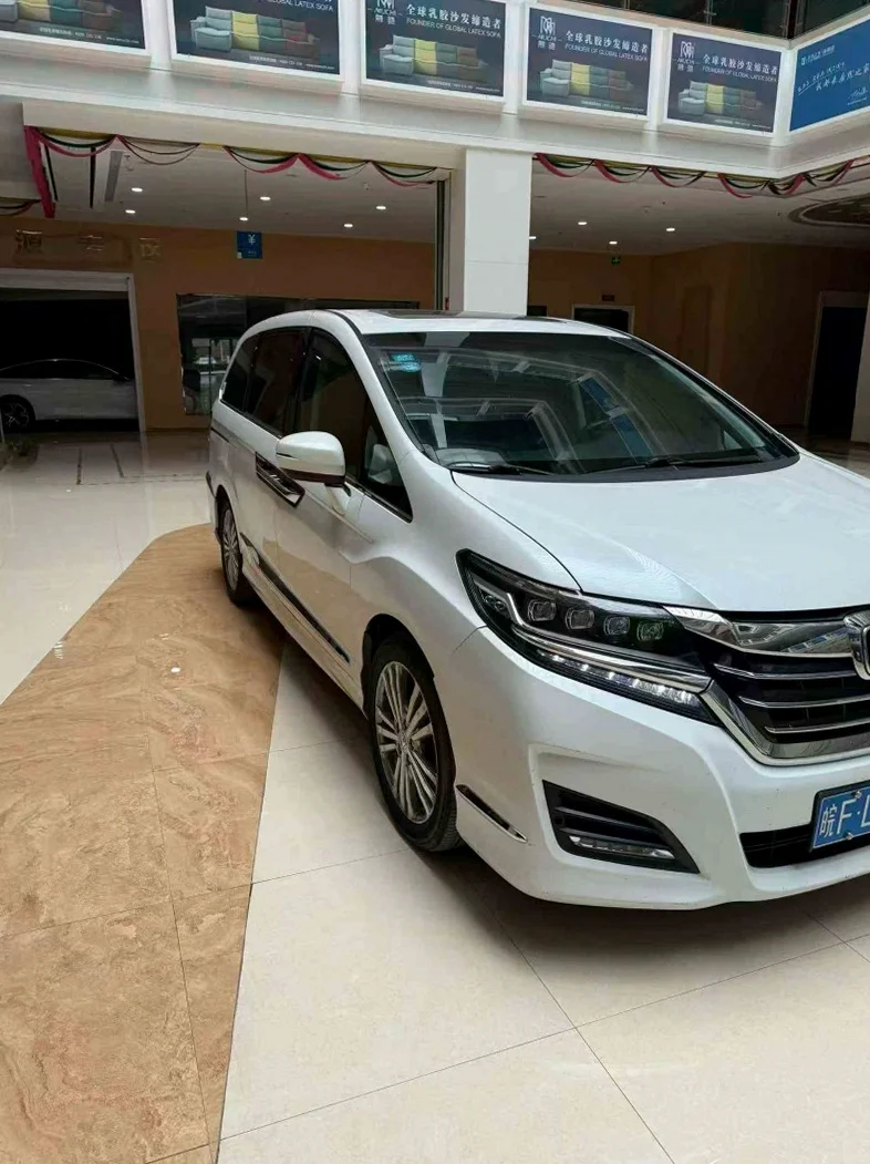 本田艾力绅 正面外观三