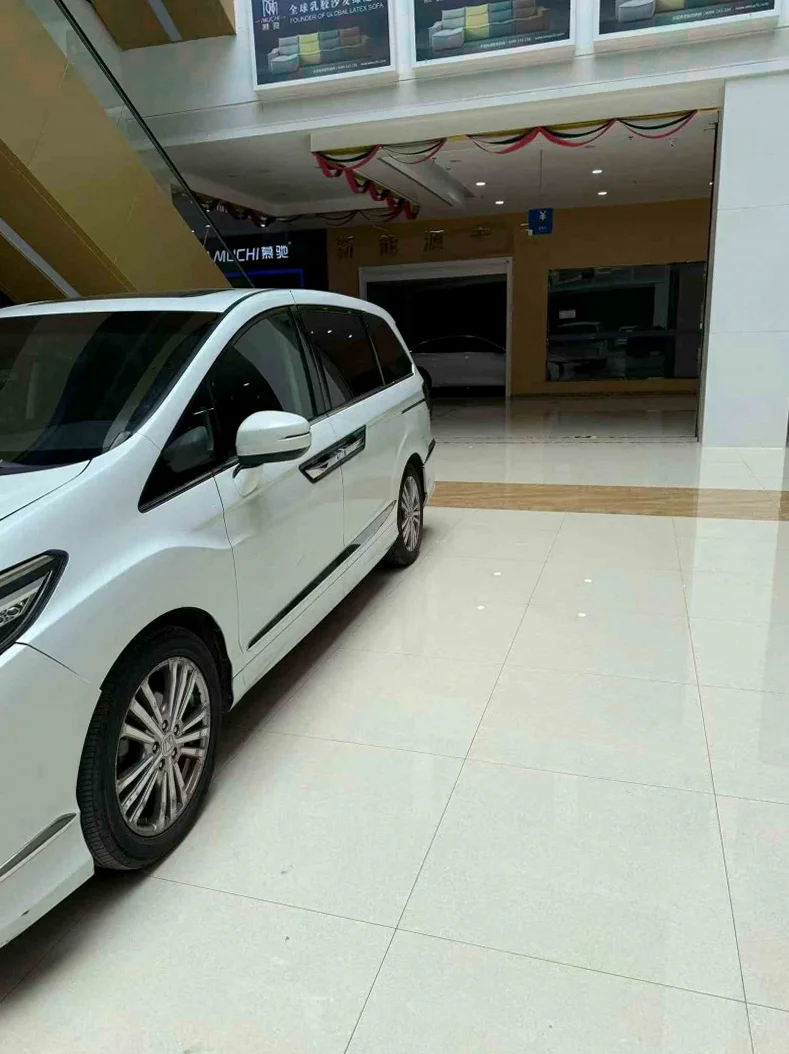 本田艾力绅 正面外观二