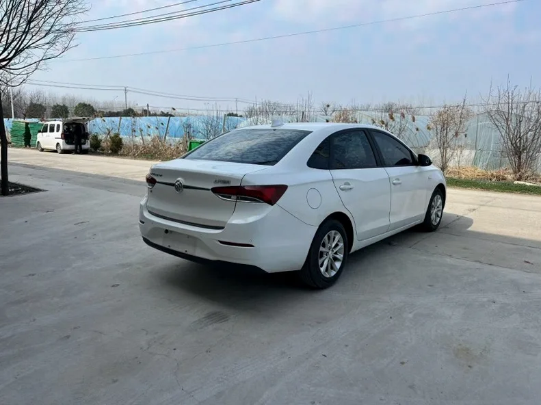 别克英朗 后面外观一