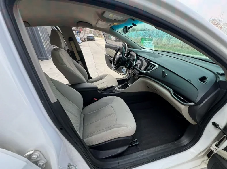 别克英朗 内饰后排