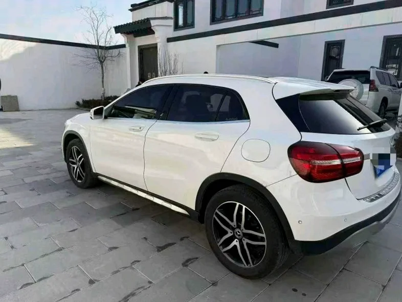 奔驰GLA 后面外观二