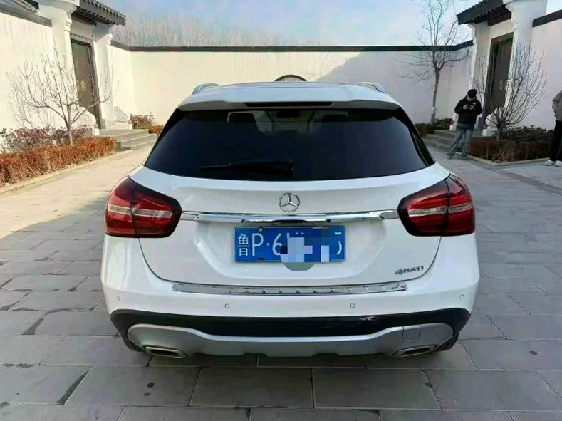 奔驰GLA 后面外观一