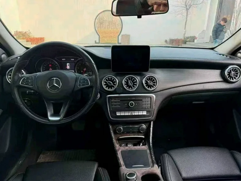 奔驰GLA 内饰后排