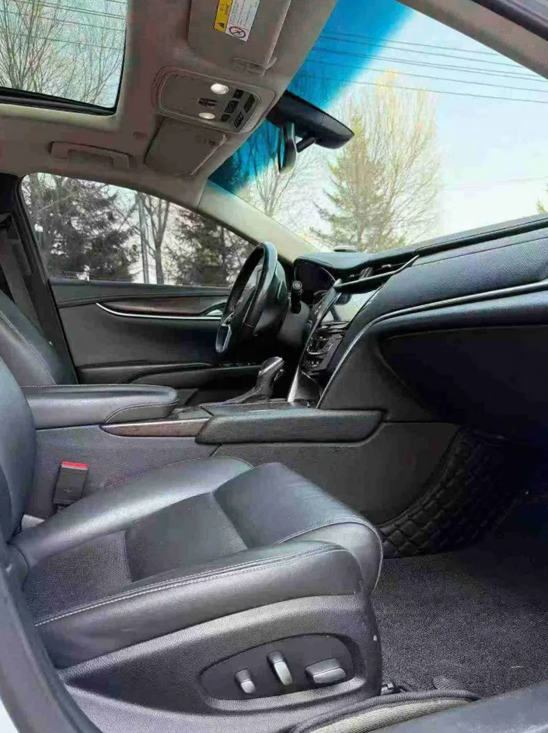 凯迪拉克XTS 内饰后排