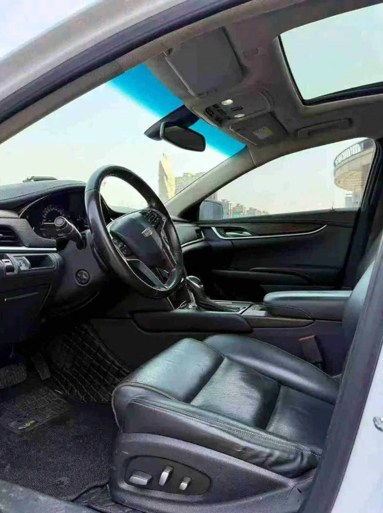 凯迪拉克XTS 内饰前排