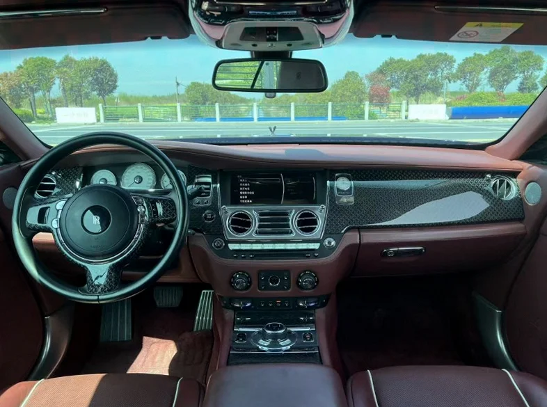 劳斯莱斯魅影 后面外观一