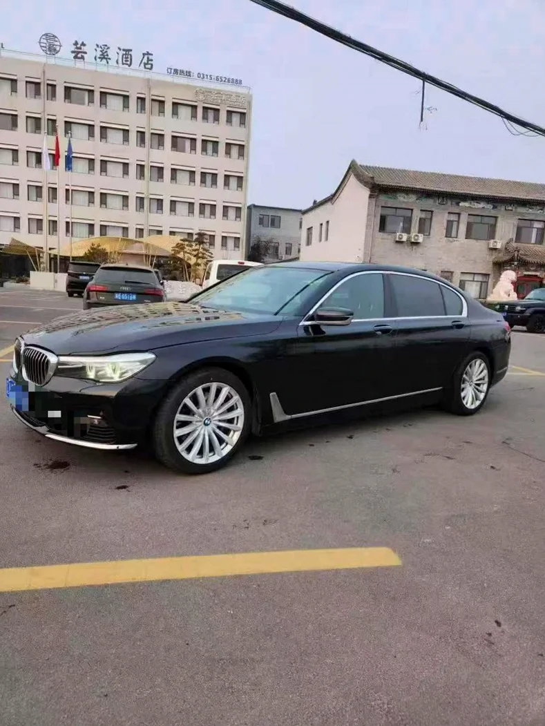 宝马7系 正面外观二