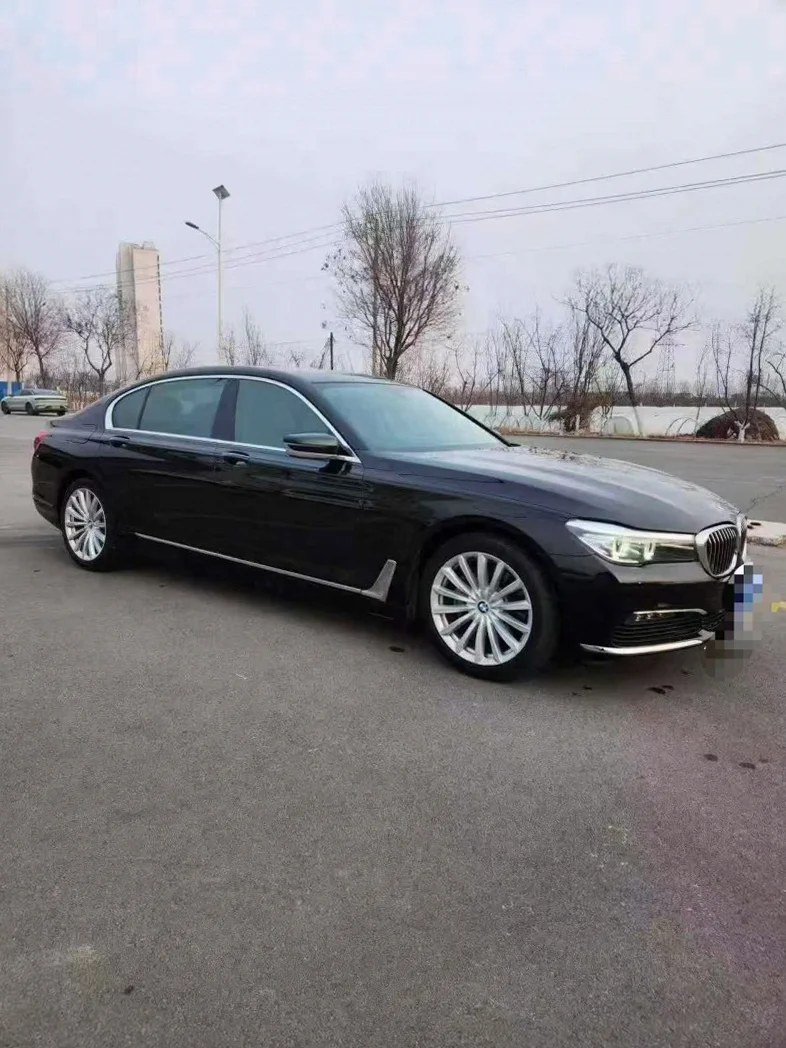 宝马7系 正面外观三