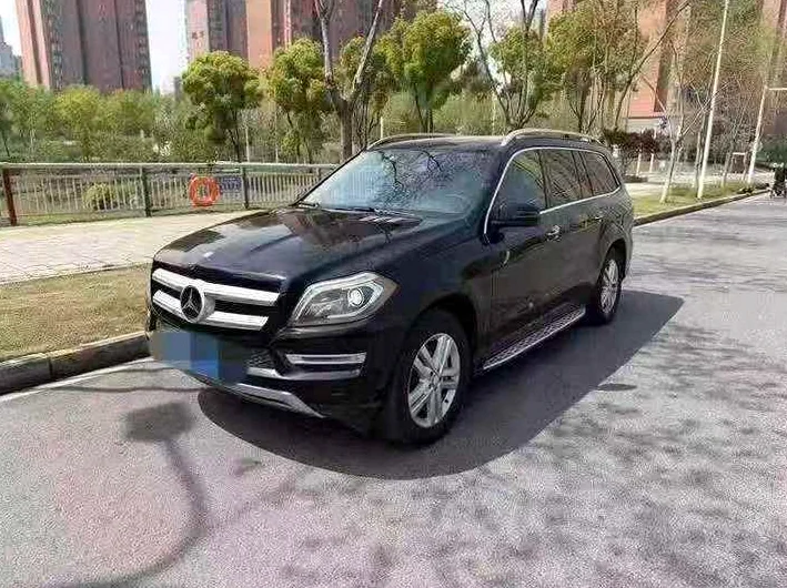 奔驰GL 正面外观三