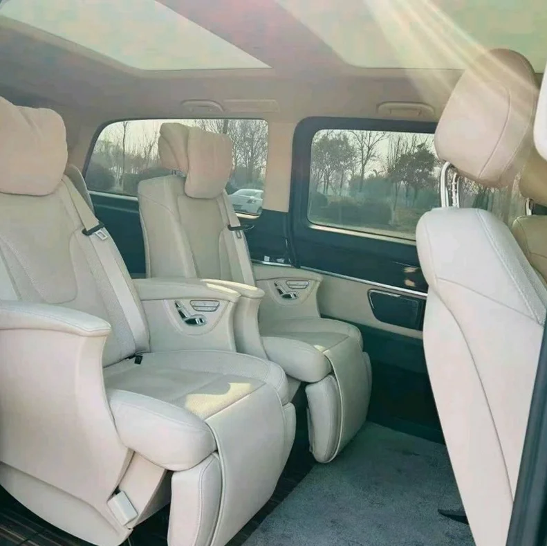 奔驰V 后面外观三