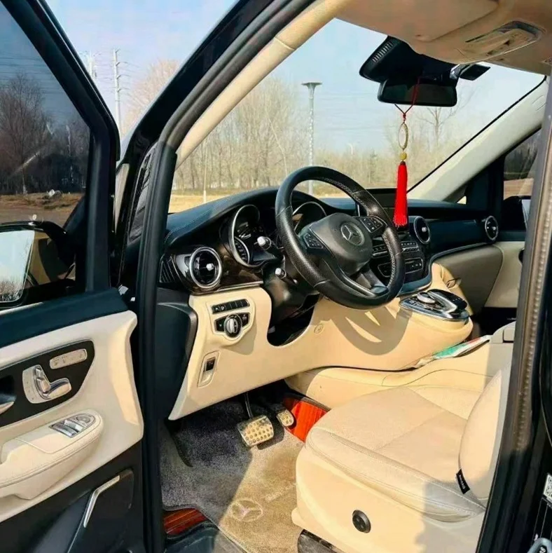 奔驰V 内饰后排