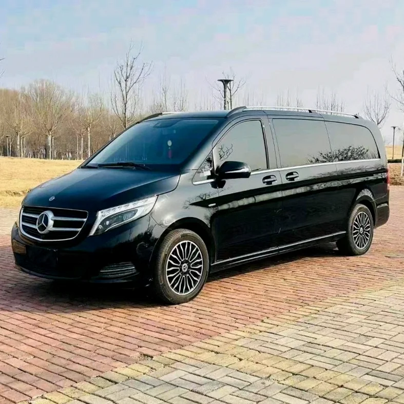 奔驰V 正面外观二