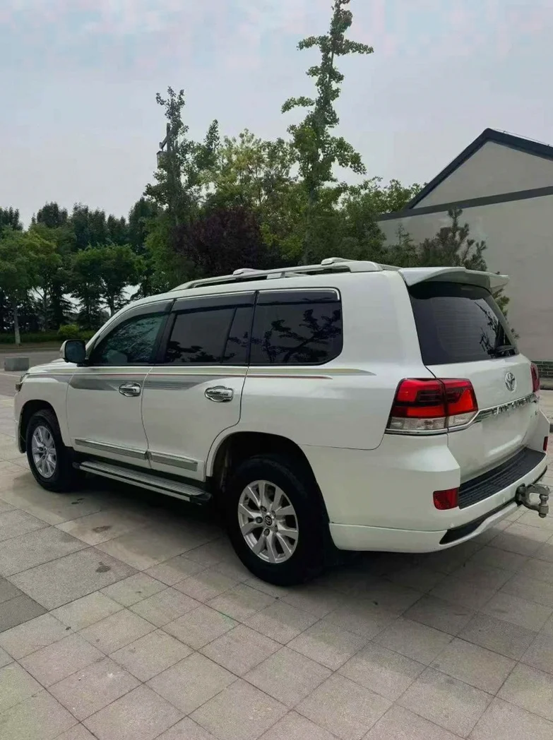 丰田兰德酷路泽 驾驶室