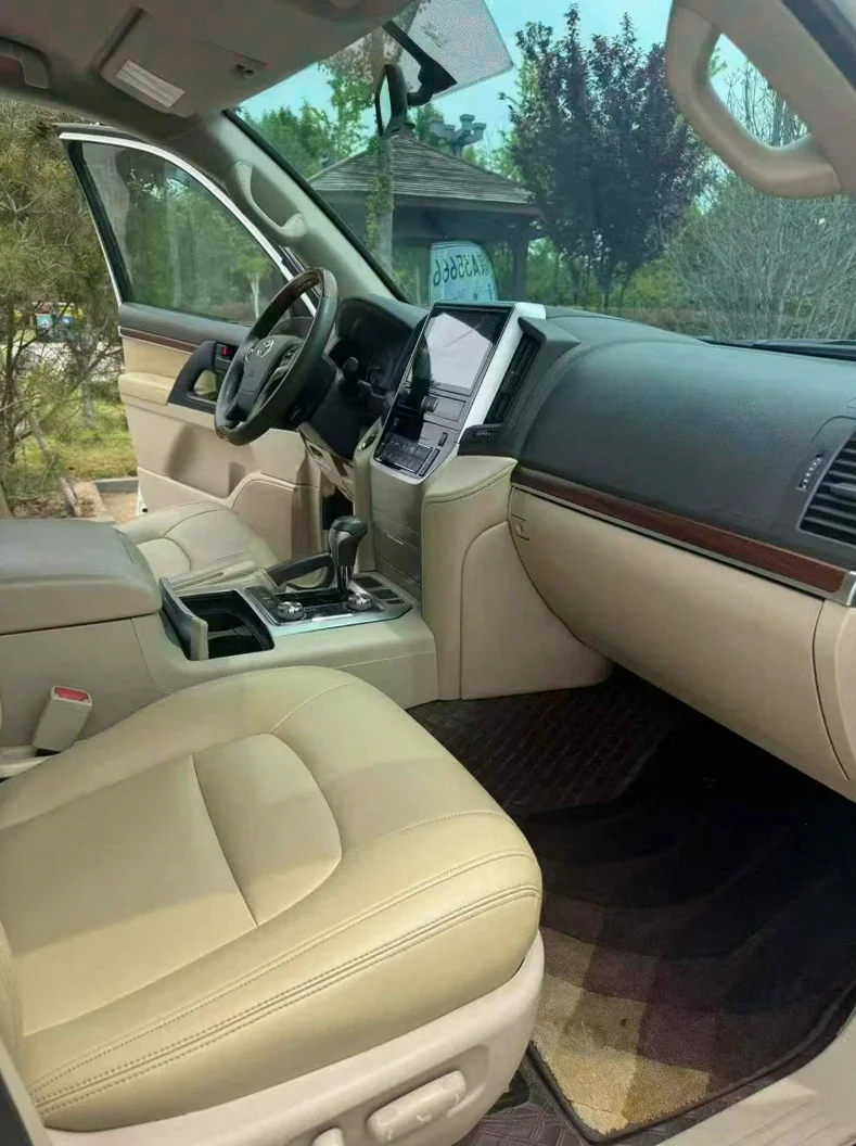 丰田兰德酷路泽 后面外观三