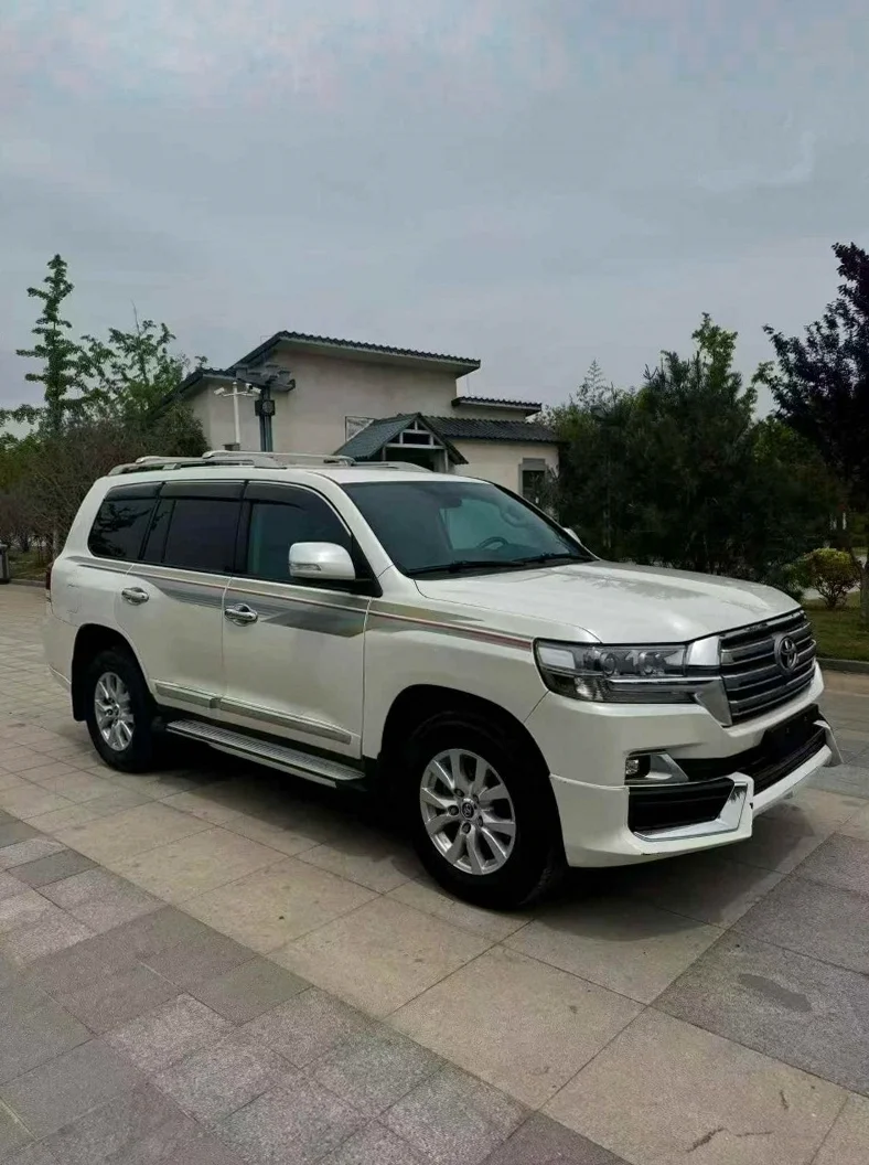 丰田兰德酷路泽 正面外观二