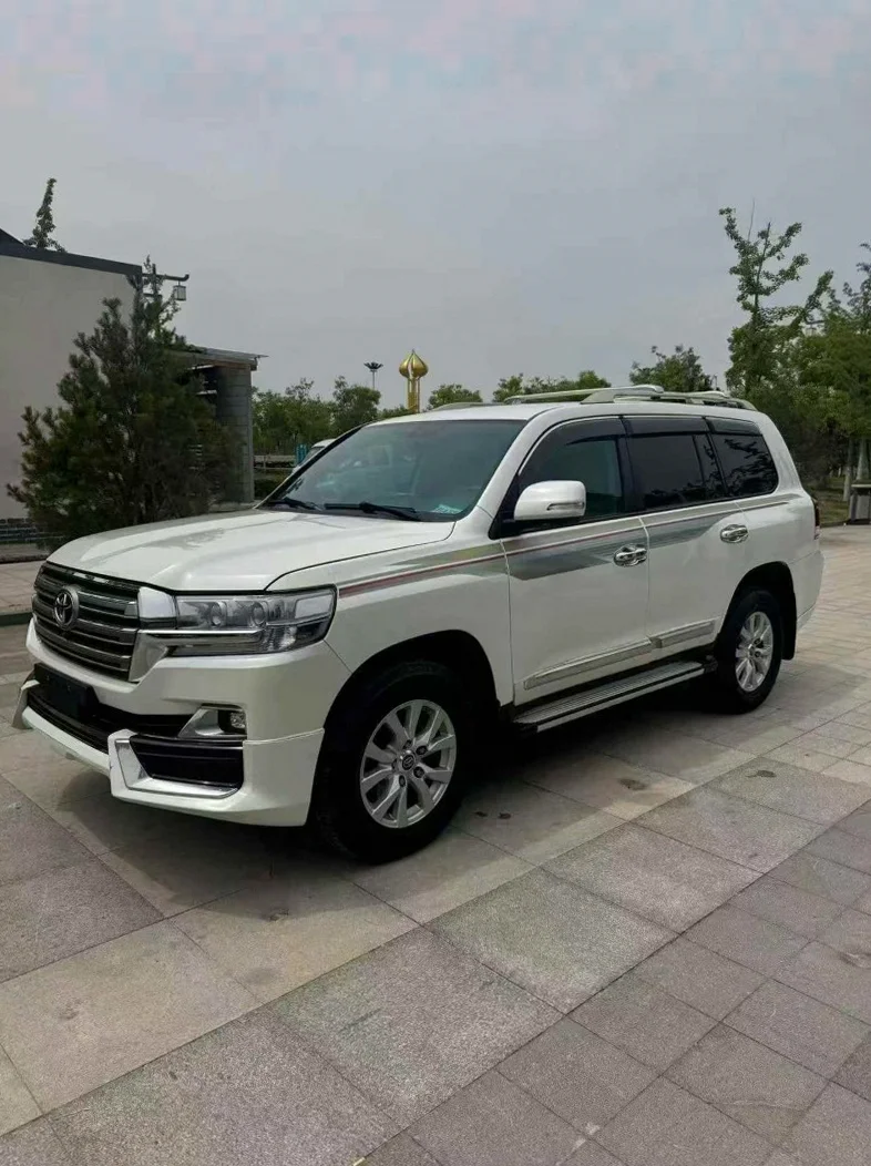 丰田兰德酷路泽 正面外观三