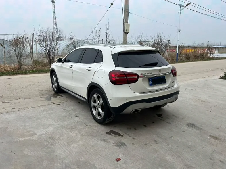 奔驰GLA 正面外观三