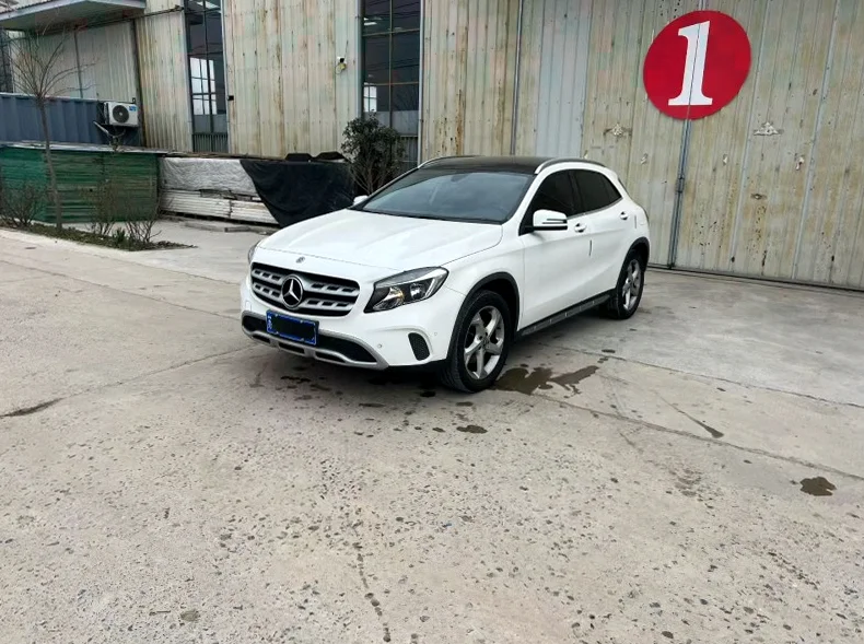 奔驰GLA 正面外观二