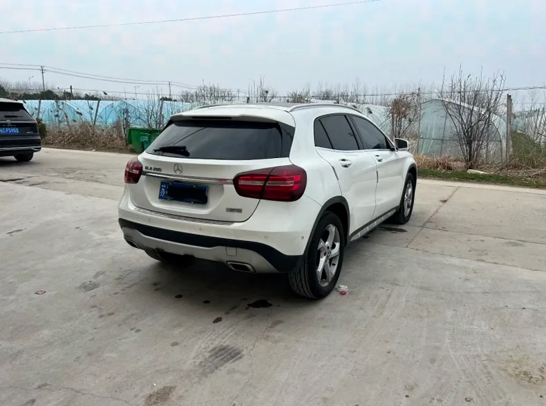 奔驰GLA 后面外观一