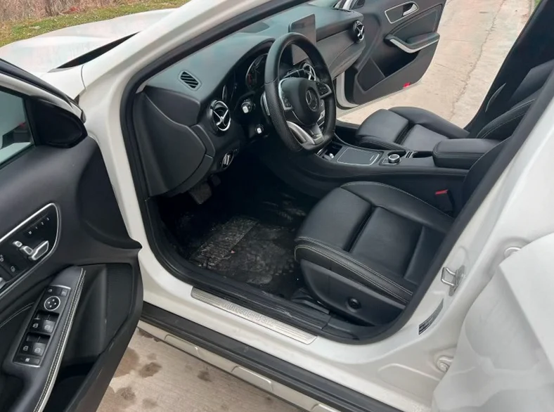 奔驰GLA 内饰后排