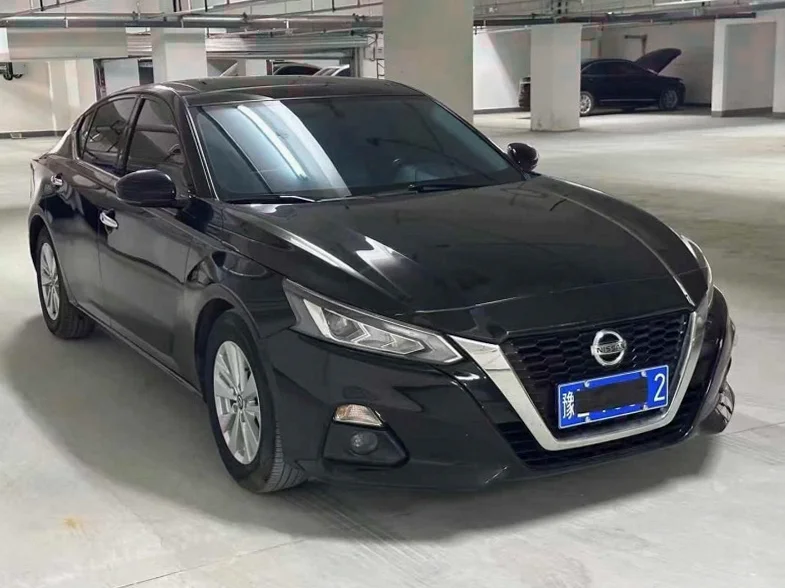 日产天籁 正面外观二