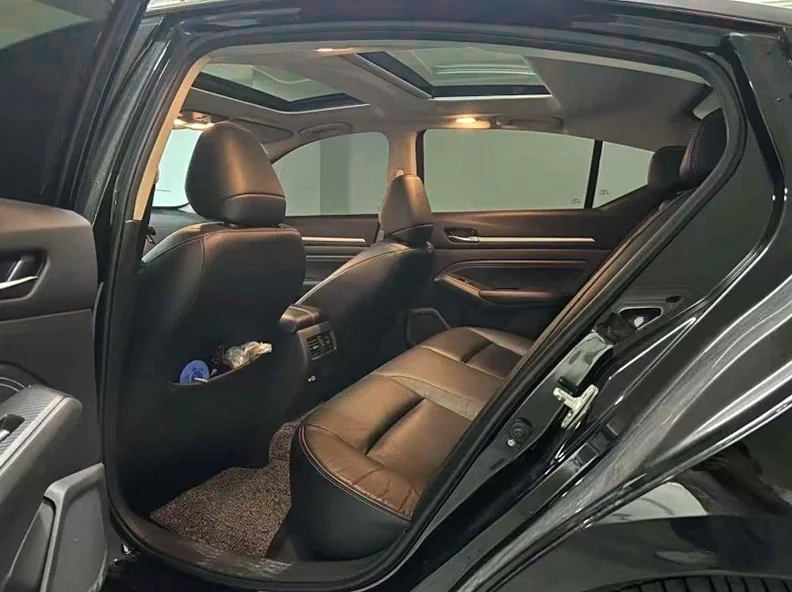 日产天籁 后面外观三