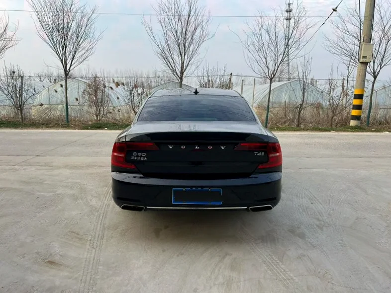 沃尔沃S90 驾驶室