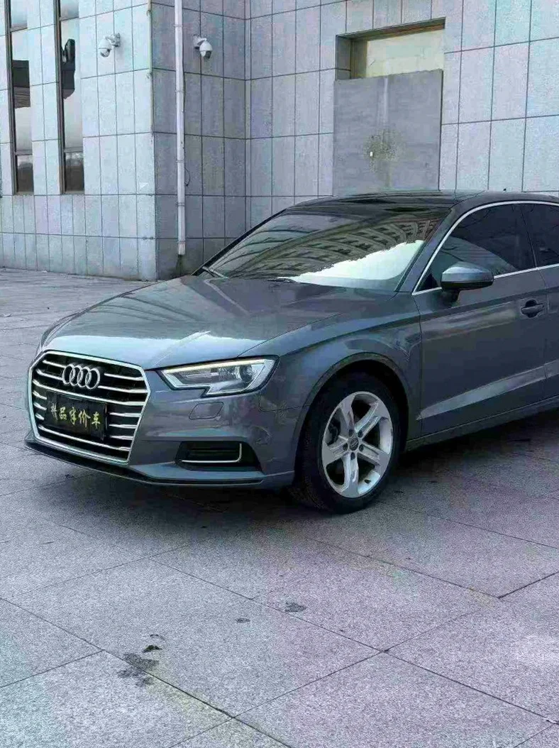 奥迪A3 正面外观三