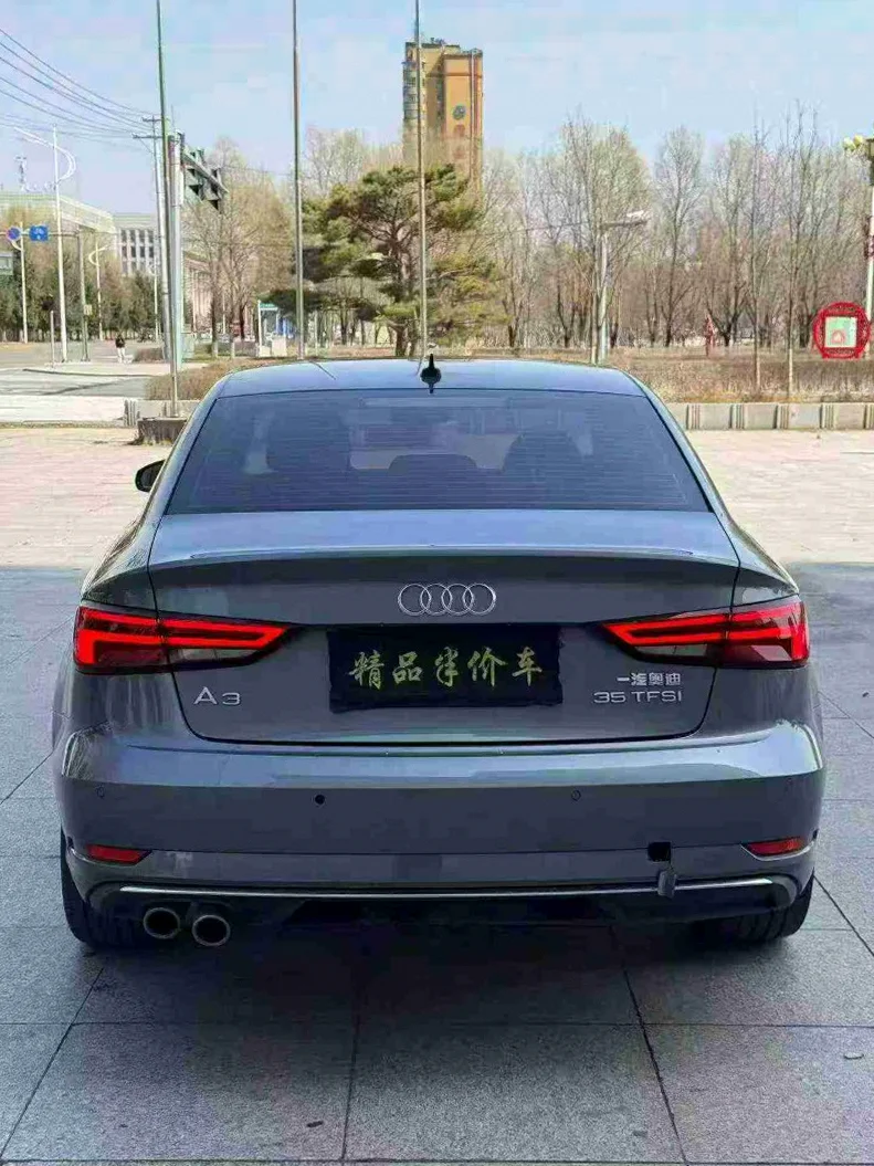 奥迪A3 后面外观二