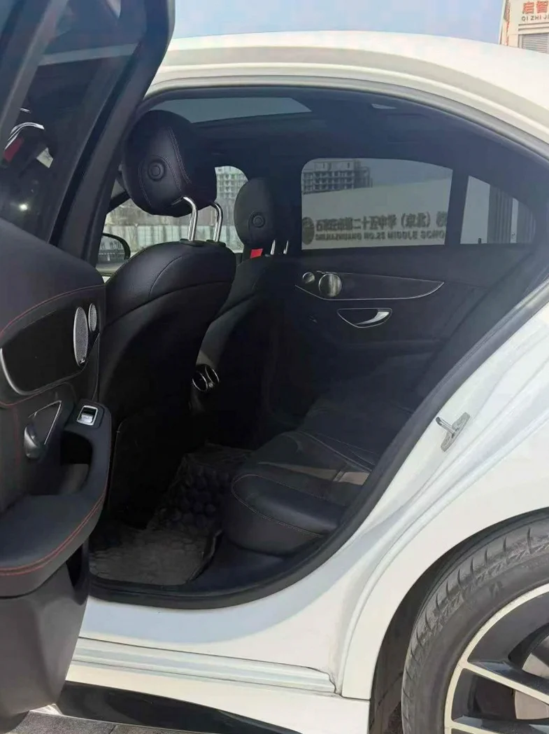 奔驰C 后面外观二