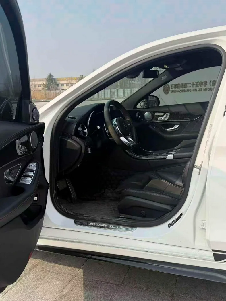 奔驰C 后面外观一