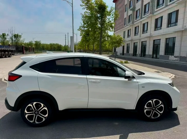 本田XRV 后面外观二