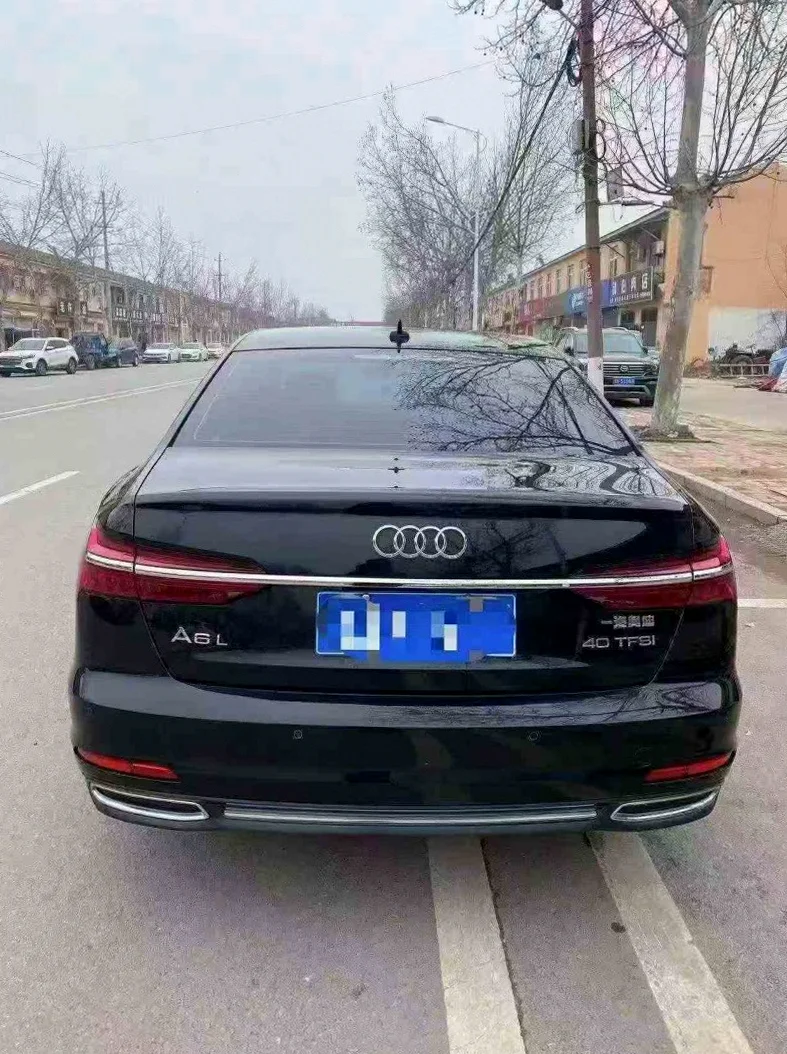 奥迪A6L 内饰后排