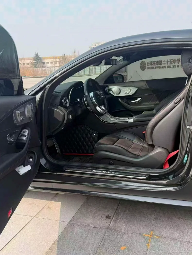 奔驰AMG 后面外观一